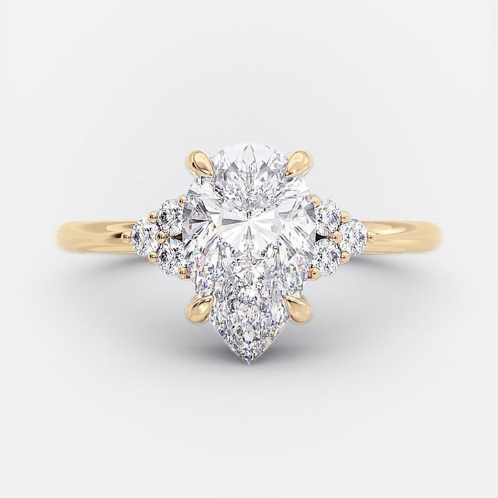 Clarissa – Anello di diamanti con taglio a goccia in oro.
