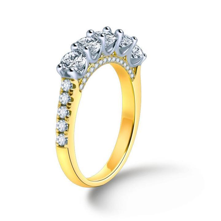 Amélie – Delicato anello di diamanti con decorazione a corona.