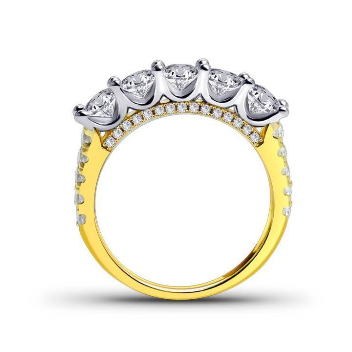 Amélie – Delicato anello di diamanti con decorazione a corona.