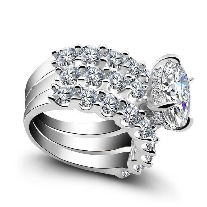 Greta – Anello in argento con diamanti e ornamento.