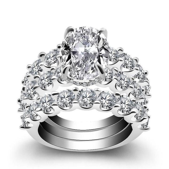 Greta – Anello in argento con diamanti e ornamento.