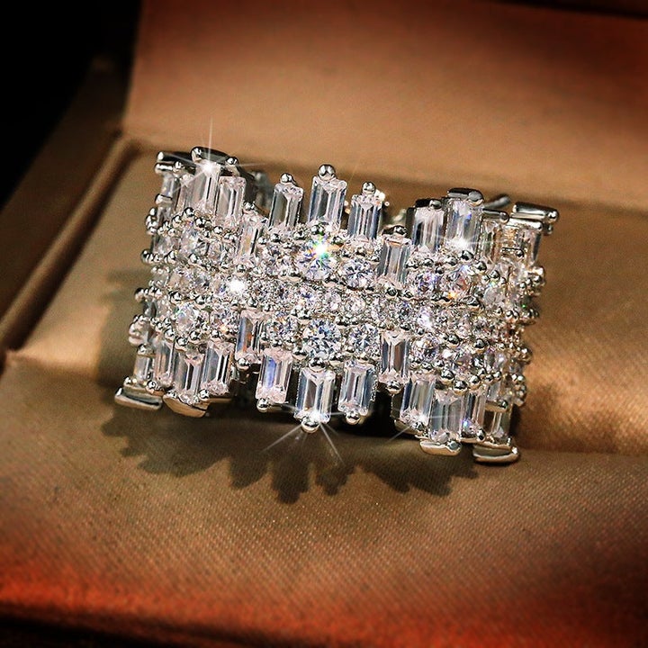Selina – Anello di diamanti con pietra quadrata.