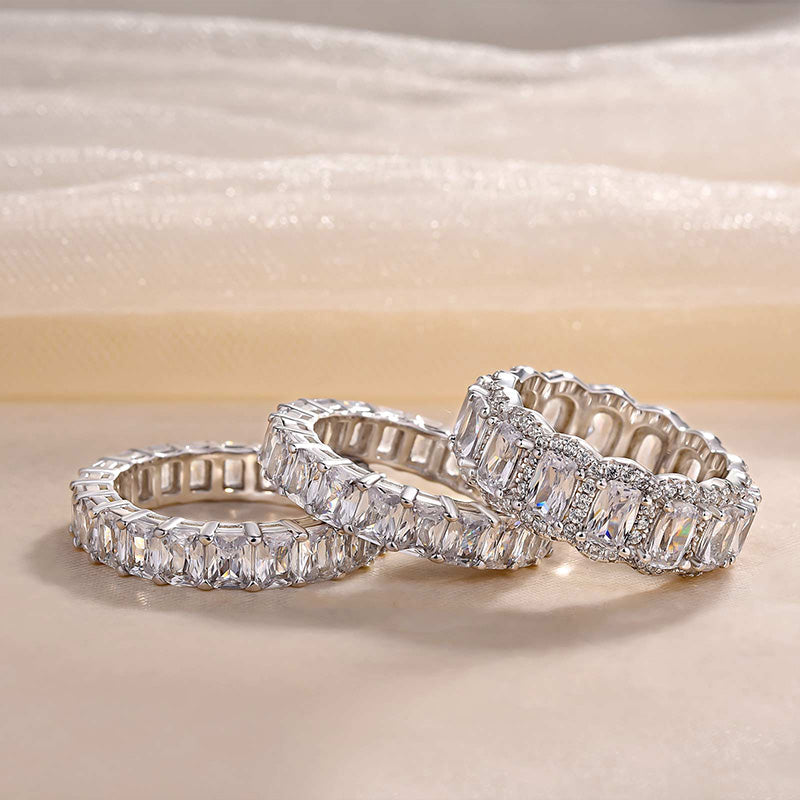Leona – Anello di diamanti con tre file scintillanti.