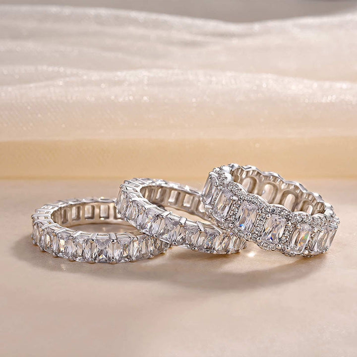 Leona – Anello di diamanti con tre file scintillanti.