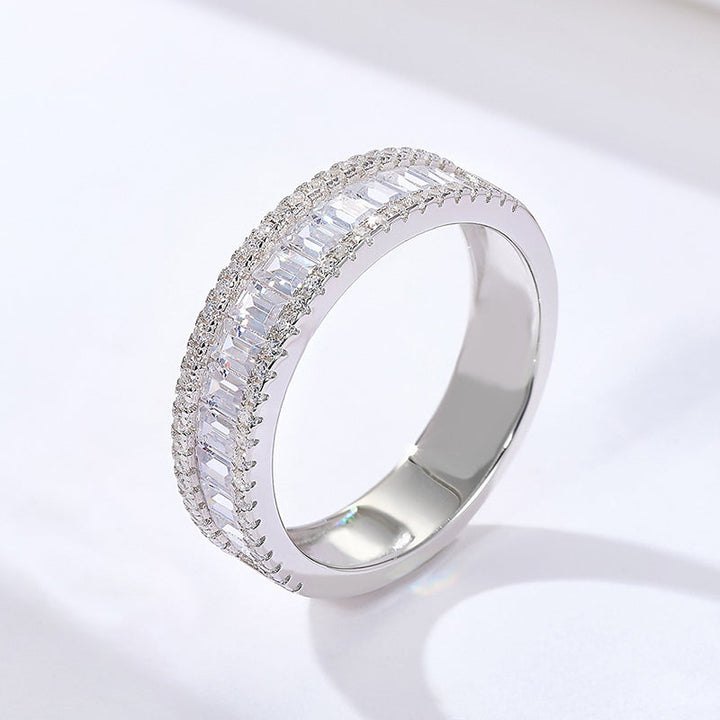 Beatrix – Anello doppio con incastonatura a pavé.