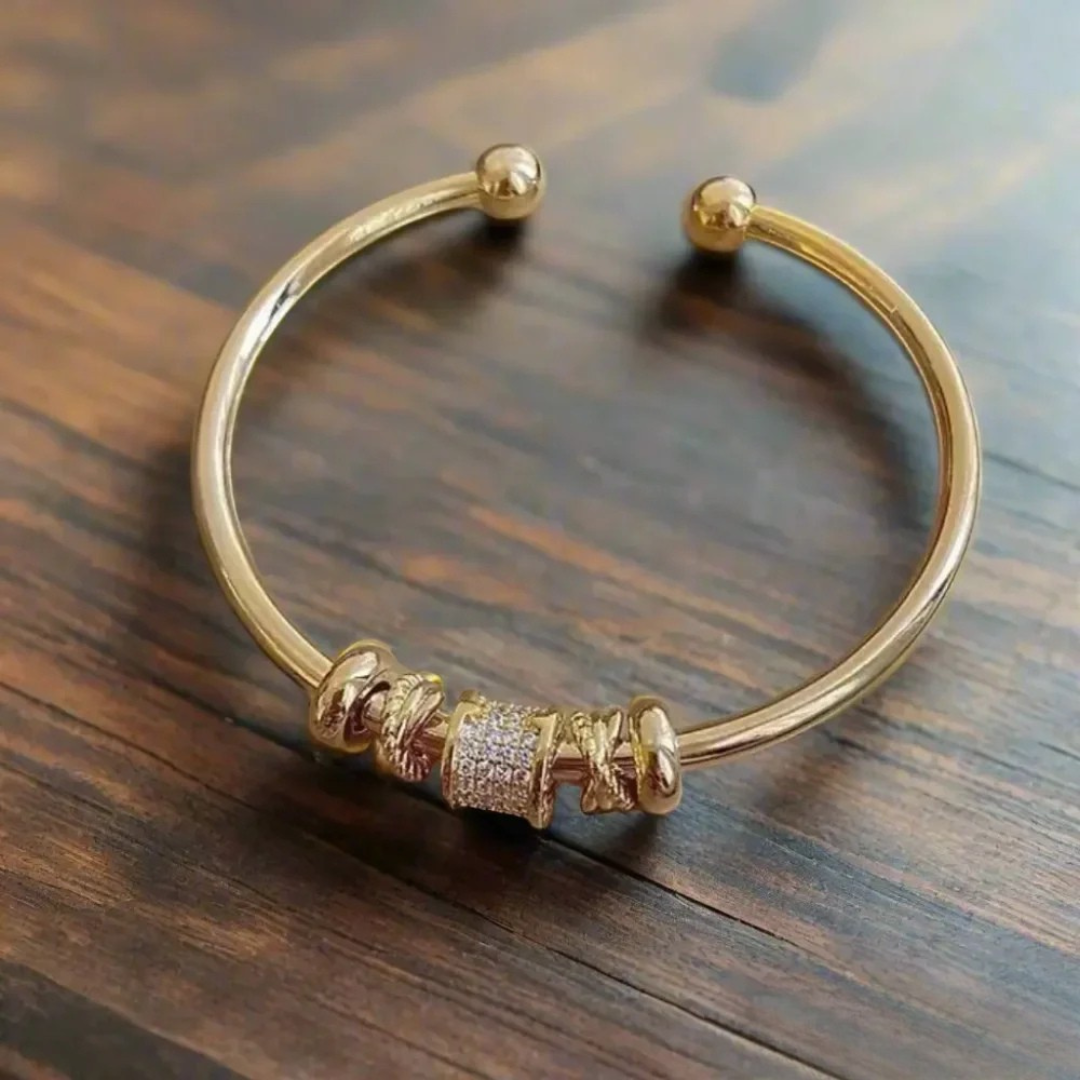Nina – Bracciale regolabile con charm in oro