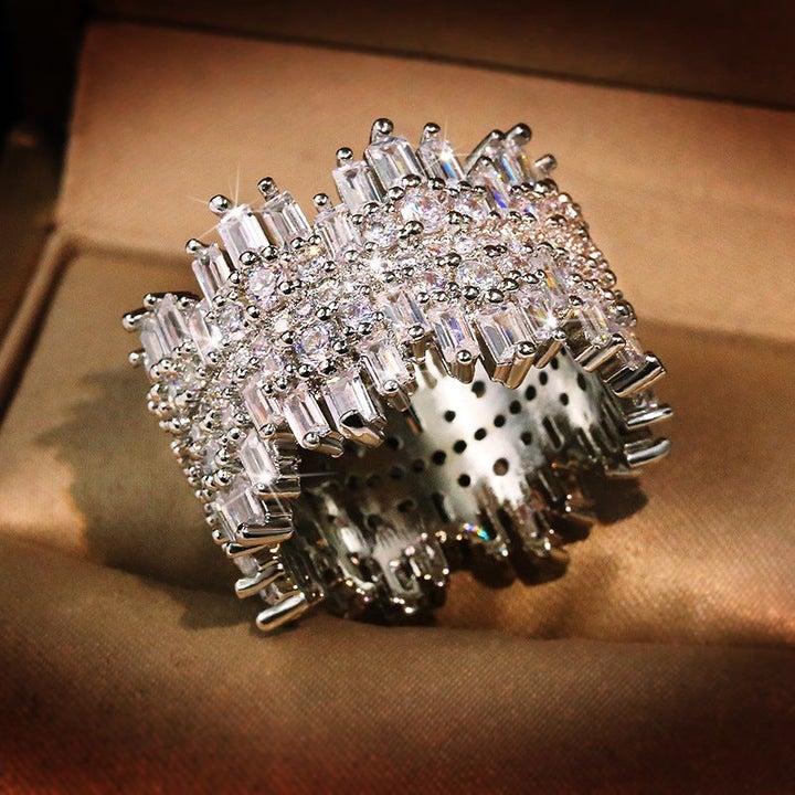 Selina – Anello di diamanti con pietra quadrata.