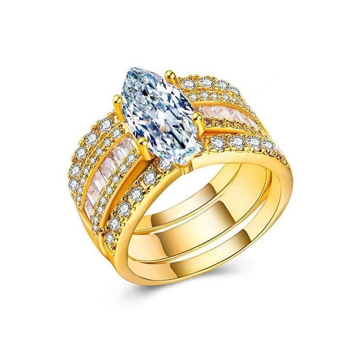 Veronika – Anello con diamanti e dettagli in oro.