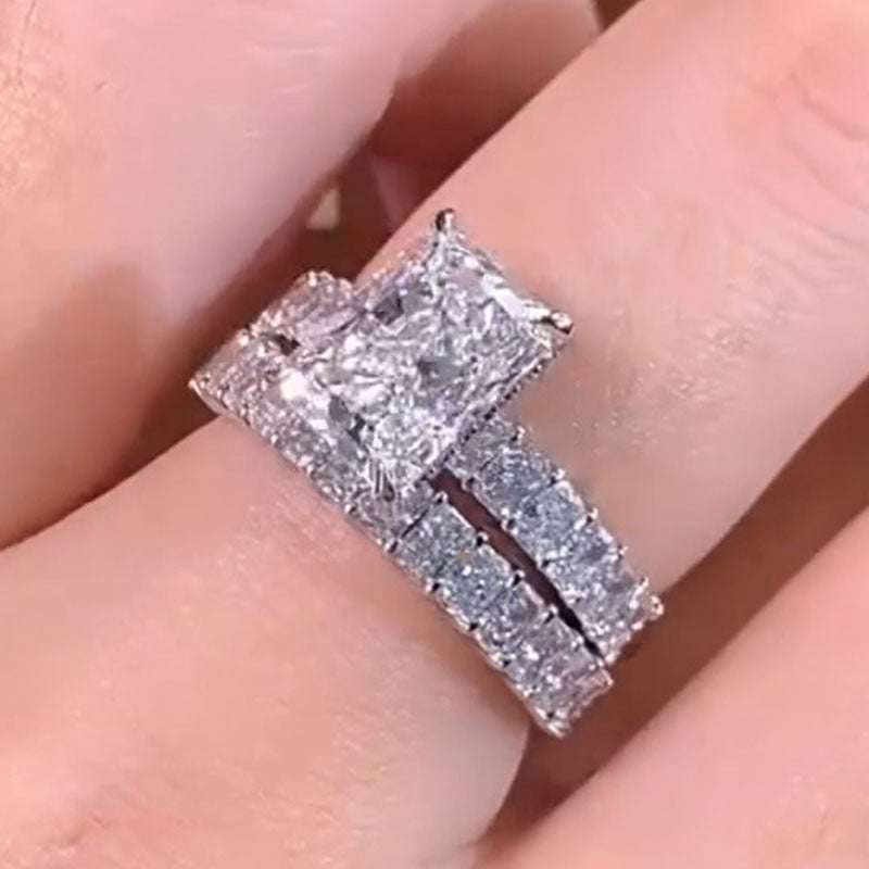 Kateřina – Anello di diamanti con caratteristico taglio baguette.