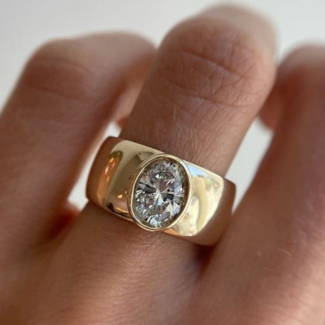 Anello vintage in oro con zircone incastonato