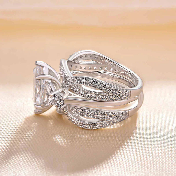 Emilie – Anello con diamante lucido dal taglio rettangolare.
