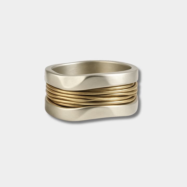 Marie – Anello in argento con fili dorati