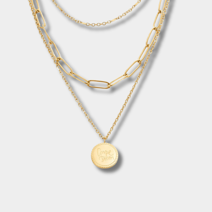 Lea – Una delicata collana multipla dorata con linee eleganti cadenti