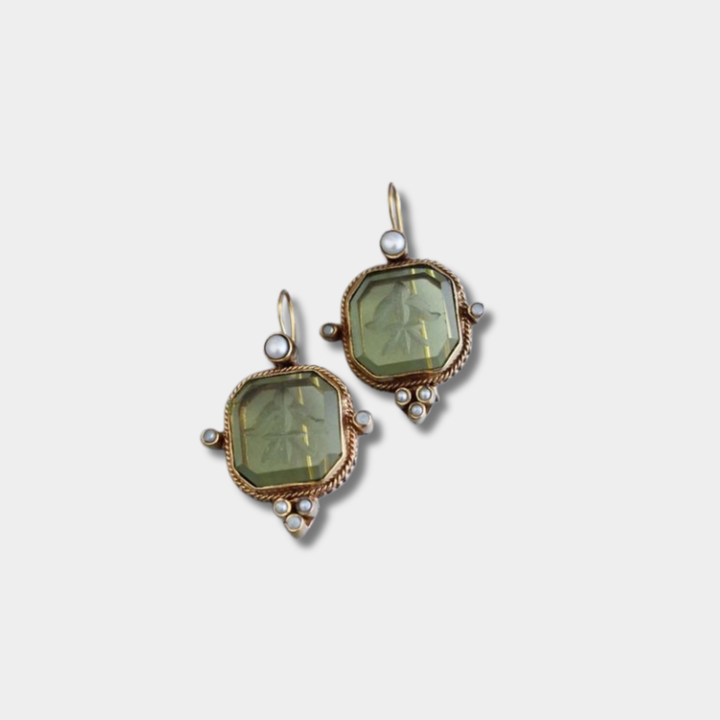 Julia – Orecchini unici vintage con perle verdi