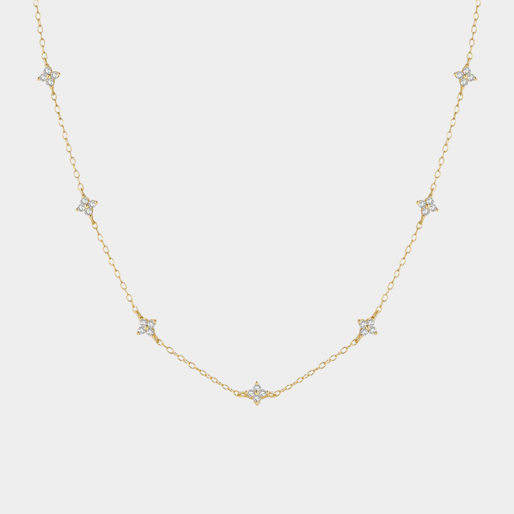 Veronika – Catenina sottile in argento con pendente verticale