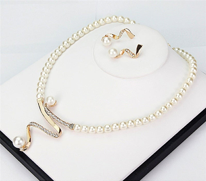 MACY™ - Natural Pearl Necklace + Earrings Set
