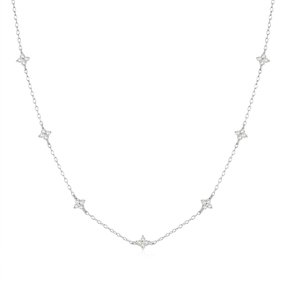 Veronika – Catenina sottile in argento con pendente verticale