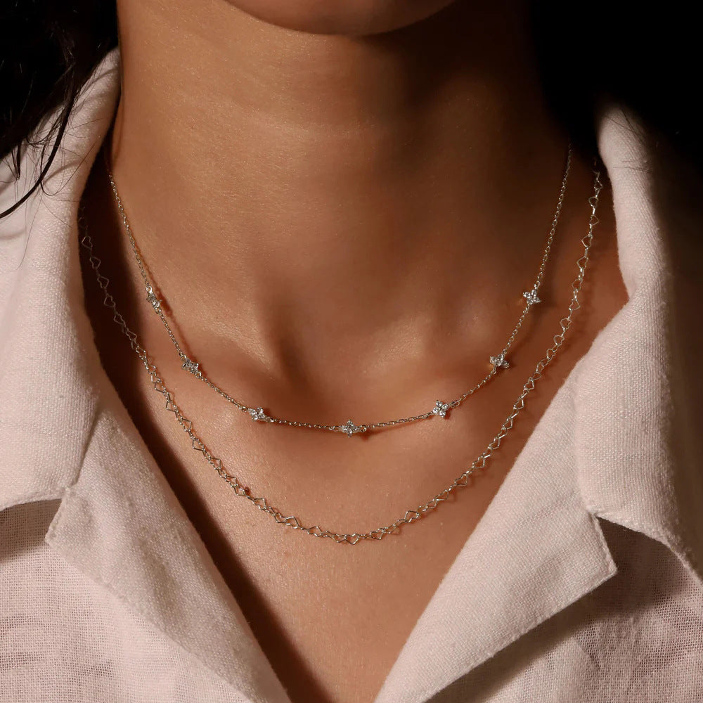 Veronika – Catenina sottile in argento con pendente verticale