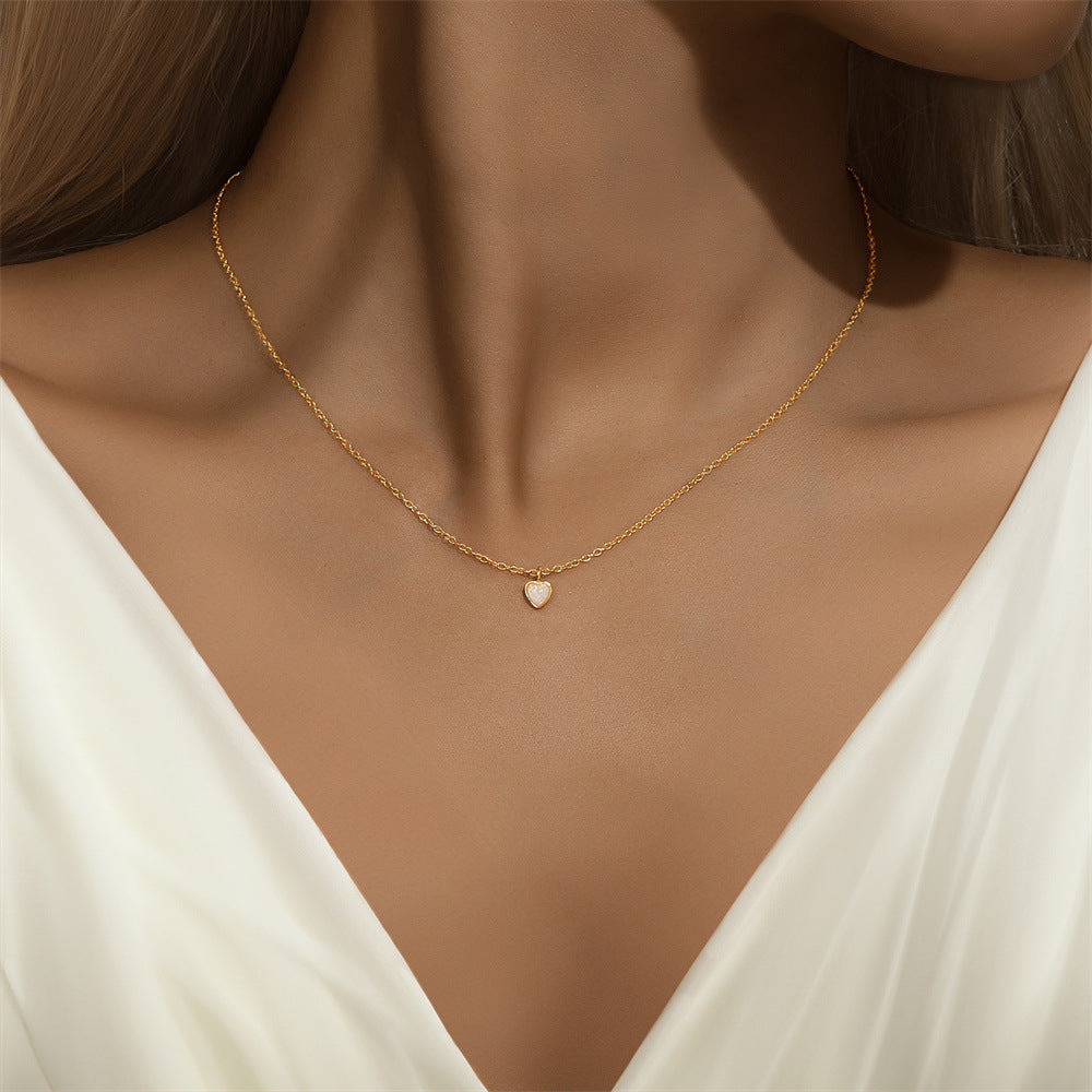 Helena – Catenina delicata in argento con piccolo pendente a cuore