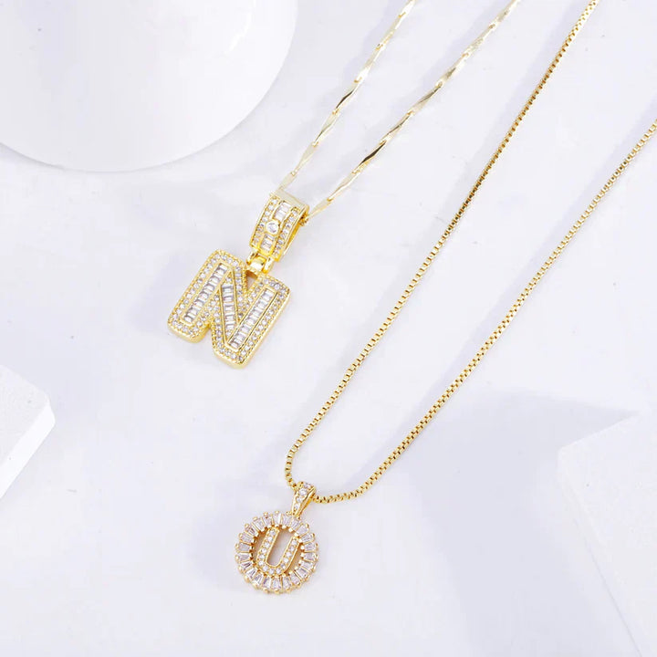 Set di collane con iniziali in moissanite