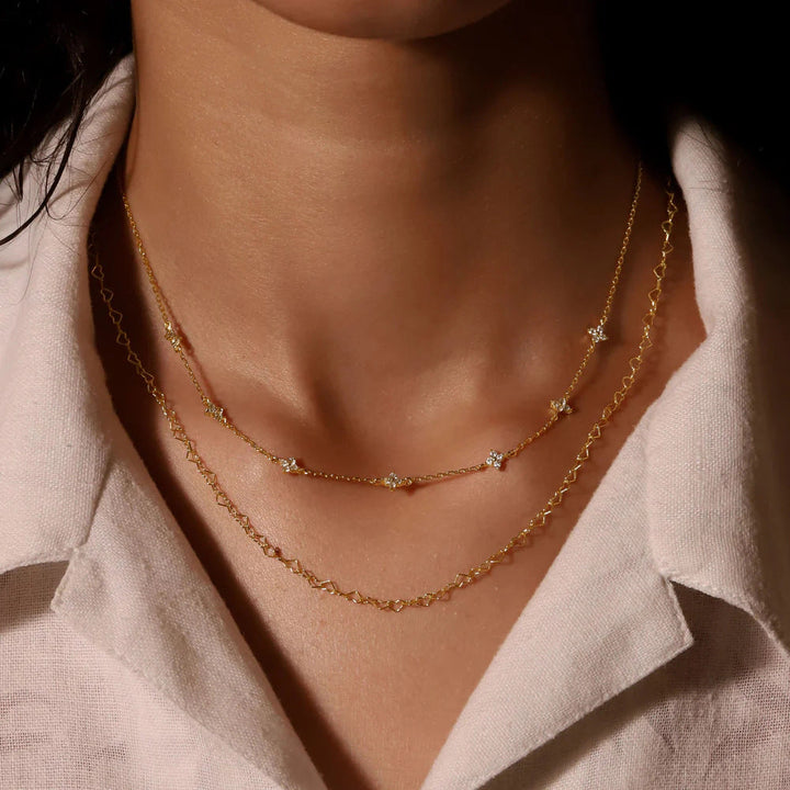 Veronika – Catenina sottile in argento con pendente verticale
