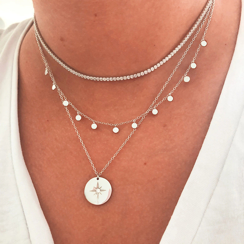 Sophie – Collana in argento a più strati con pendenti discreti
