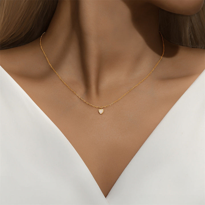 Helena – Catenina delicata in argento con piccolo pendente a cuore