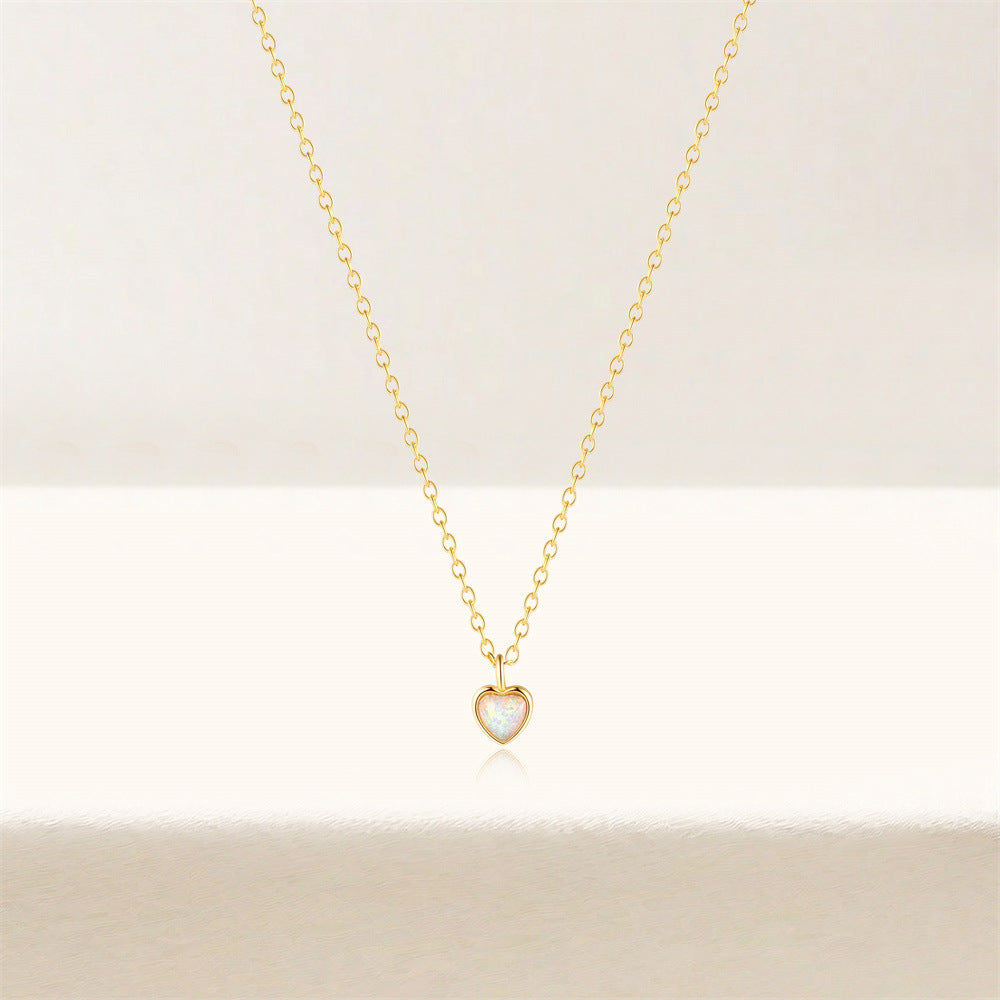 Helena – Catenina delicata in argento con piccolo pendente a cuore