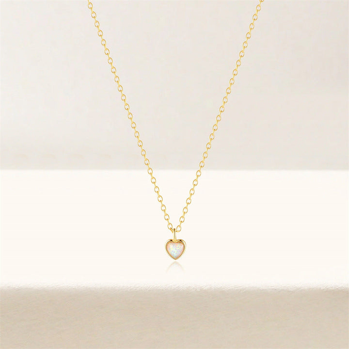 Helena – Catenina delicata in argento con piccolo pendente a cuore
