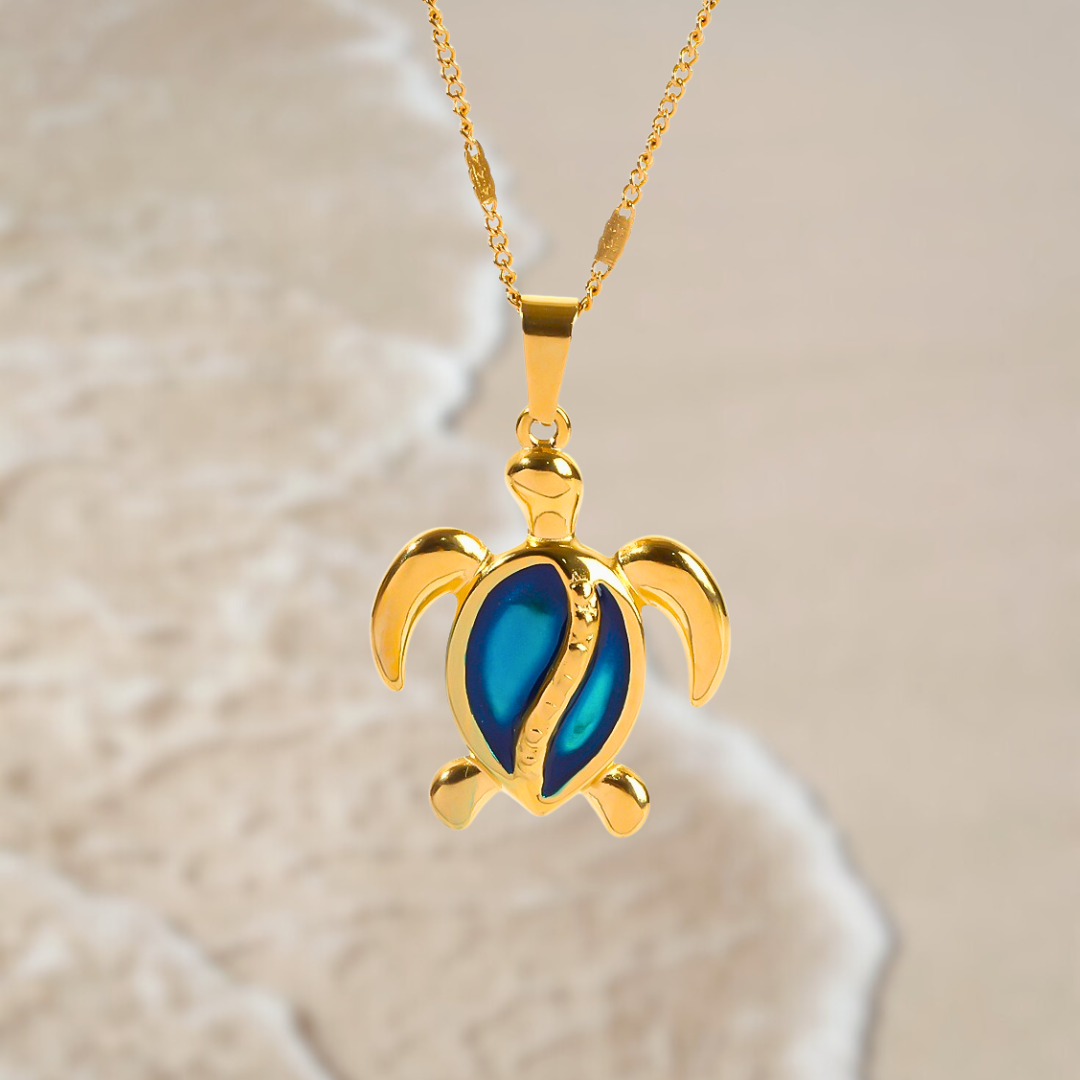 Chantal – Collana dorata a forma di tartaruga con opale blu