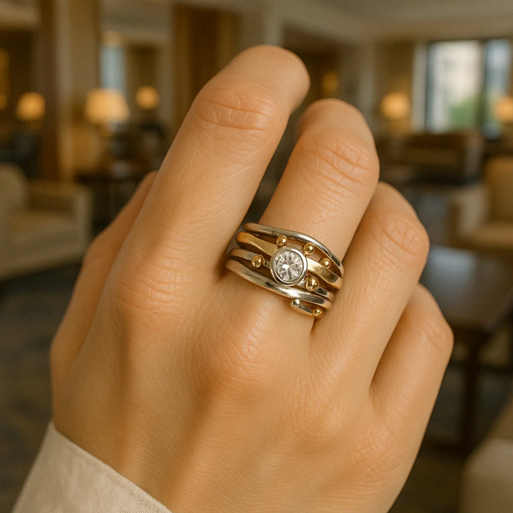 Stefanie – Anello vintage in oro con zircone incastonato