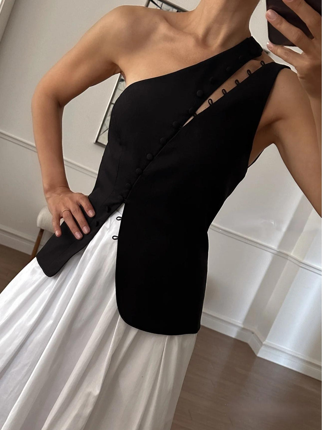Ella™ One-Shoulder Button Detail Top