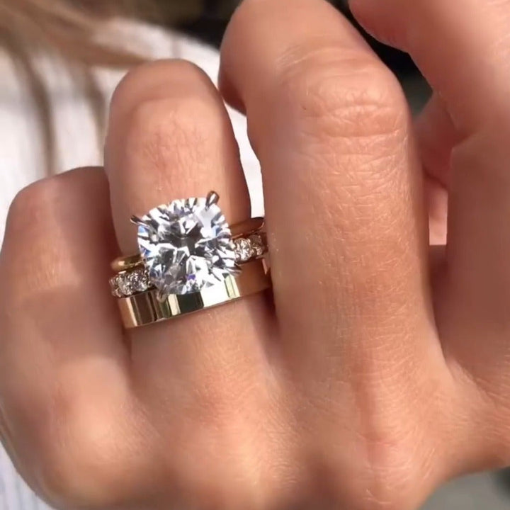 Elisa – Anello con diamante e montatura solitario.