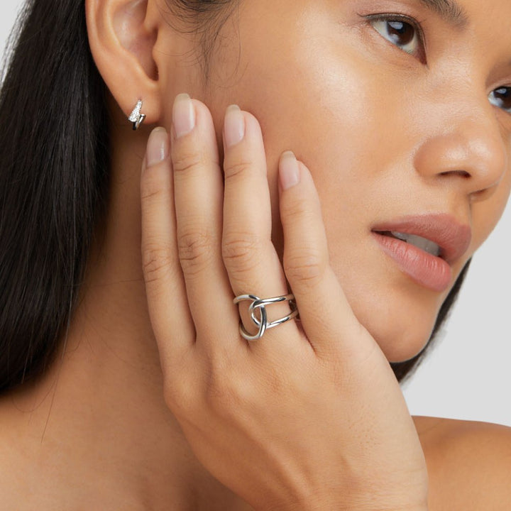 Helena – Anello in argento con elegante curvatura