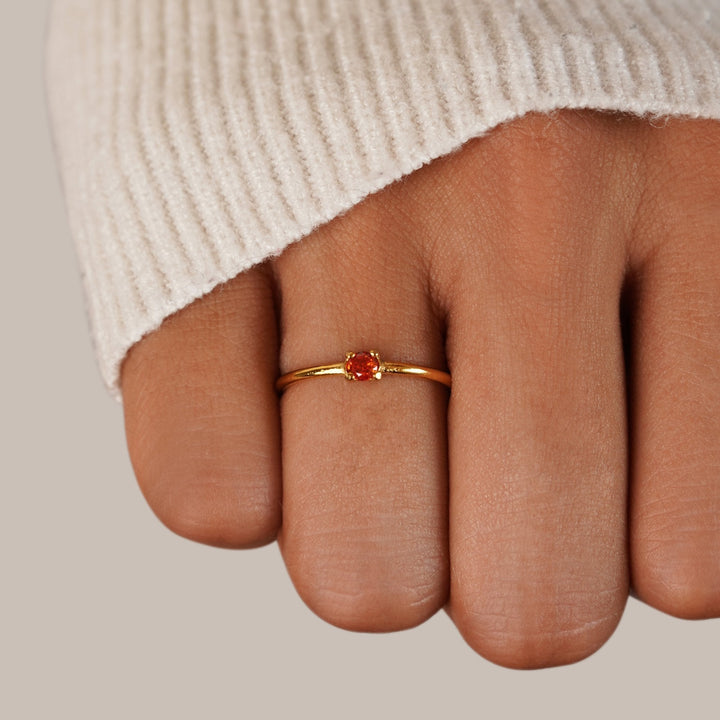 Anelli in oro con pietra di nascita