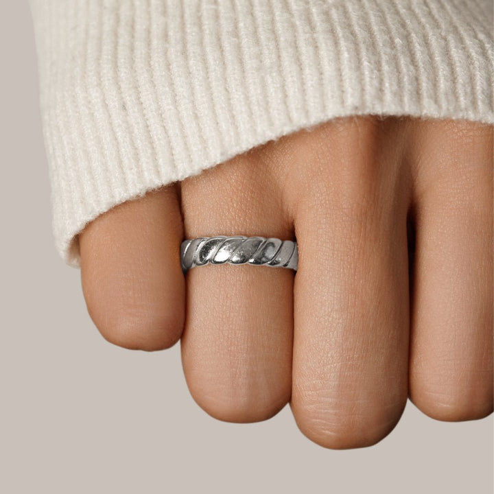 Sabina – Anello intrecciato in argento