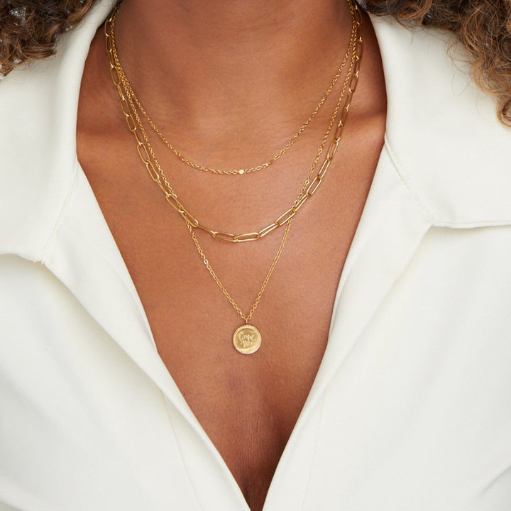 Carolin – Collana multistrato con pendente rotondo