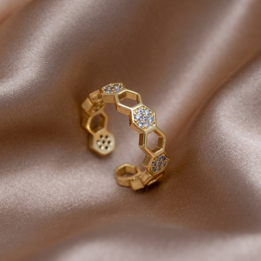 Friederike – Anello in oro con accento di perla