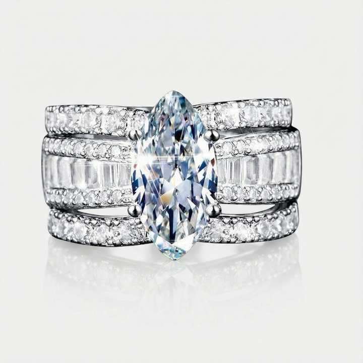 Veronika – Anello con diamanti e dettagli in oro.