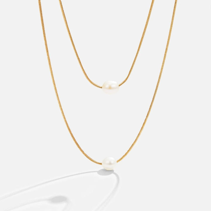 Sabine – Collana dorata a due strati con pietra scura