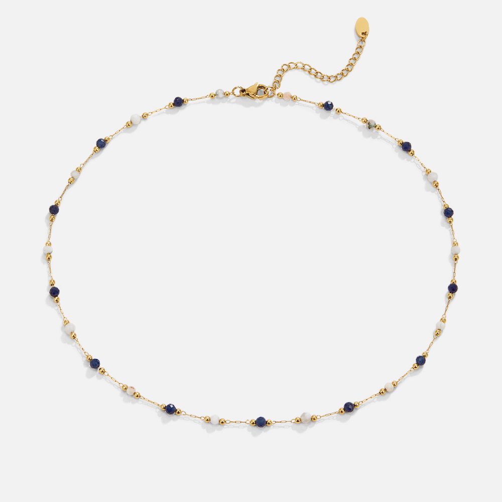 Theresa – Collana fine con dettagli discreti in bianco e nero