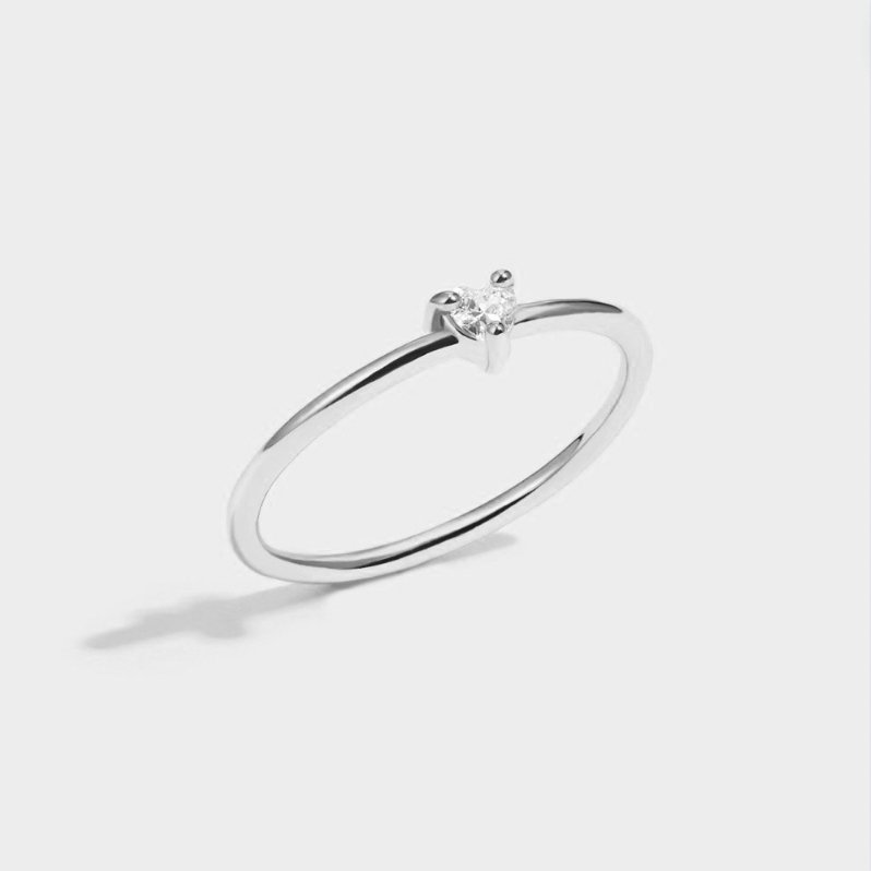 Karla – Anello sottile in argento con linea delicata