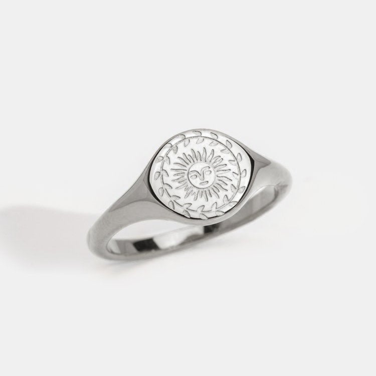 Rosa – Anello in argento con accento floreale