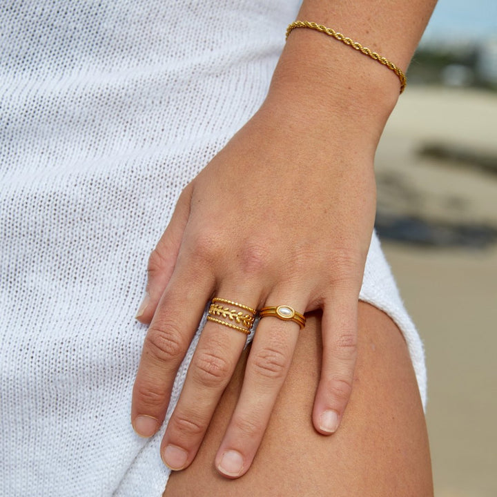 Isabella – Bracciale dorato chic a spirale