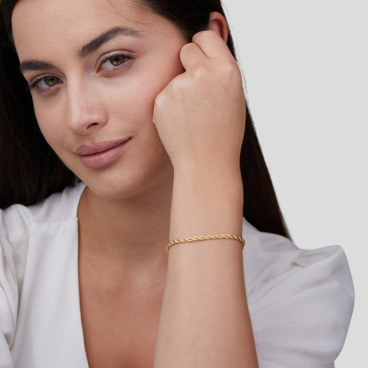 Isabella – Bracciale dorato chic a spirale