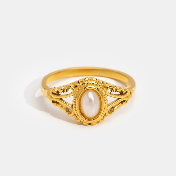 Nora – Anello dorato statement con linea curva